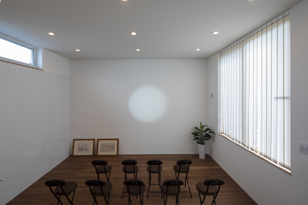 開放感あふれる吹き抜けと中庭のある家｜重量木骨の家×スキップフロア×シンボルツリー