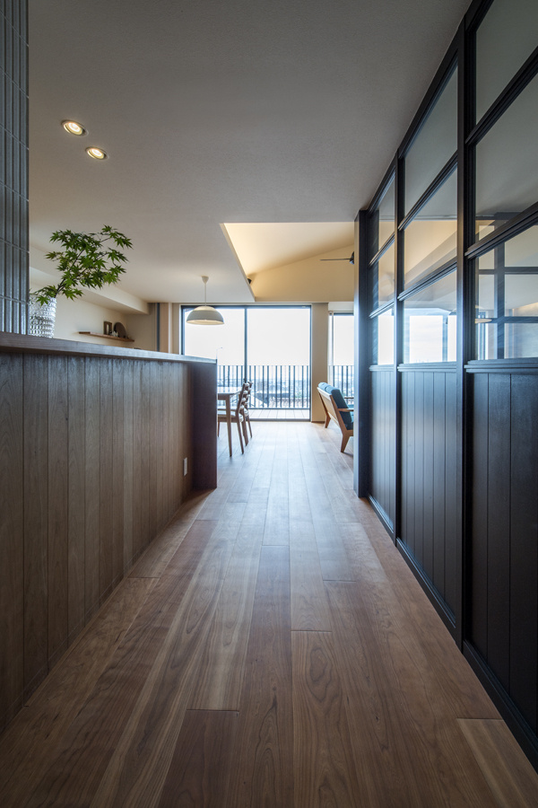 【神戸】質感に拘った木製のキッチンカウンター