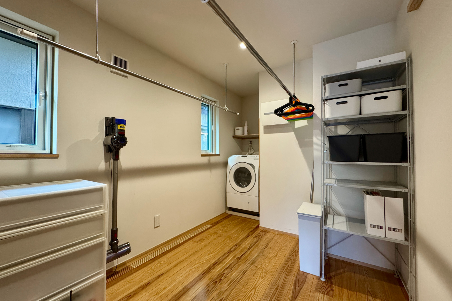 収納までスムーズにつながる洗濯室