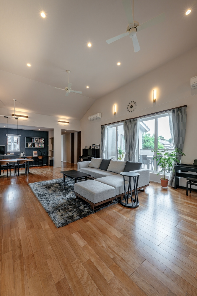 ［池田］ワンフロアで暮らす上質な住まいのリビング