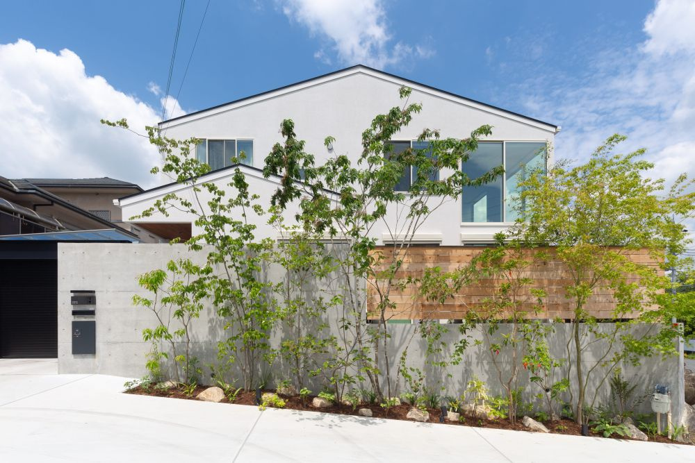 重量木骨ならではの大空間で中庭との繋がりを楽しむ家｜木造住宅×アウトドアリビング×おしゃれな家