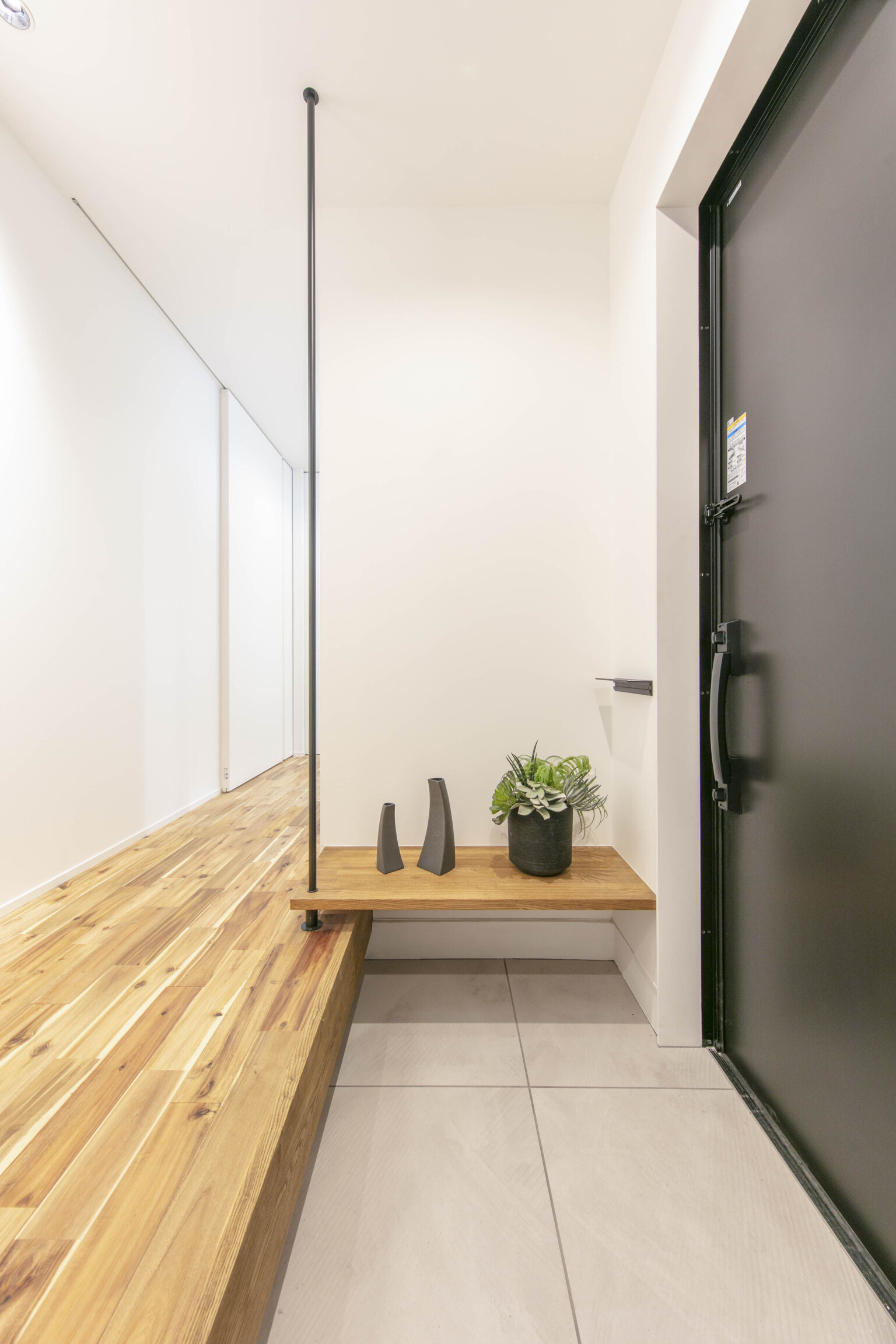 【東京】使い勝手のいいベンチがある玄関