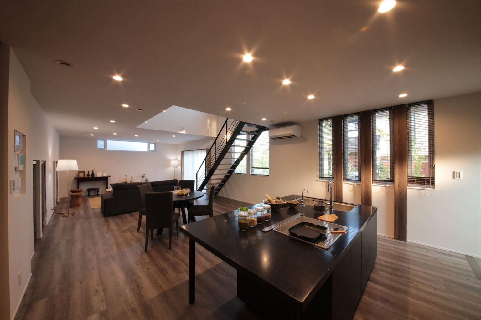 オーダーのアイランドキッチン