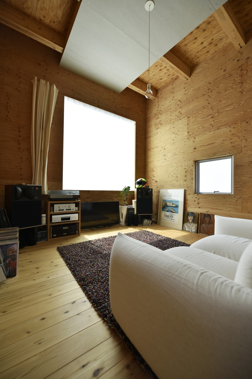 スキップフロアでつながる2階のオーディオスペース