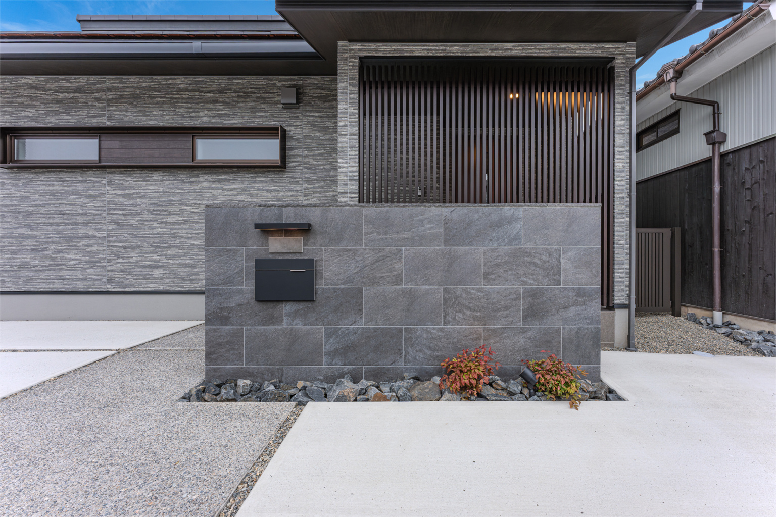 石彫で高級感のある外構