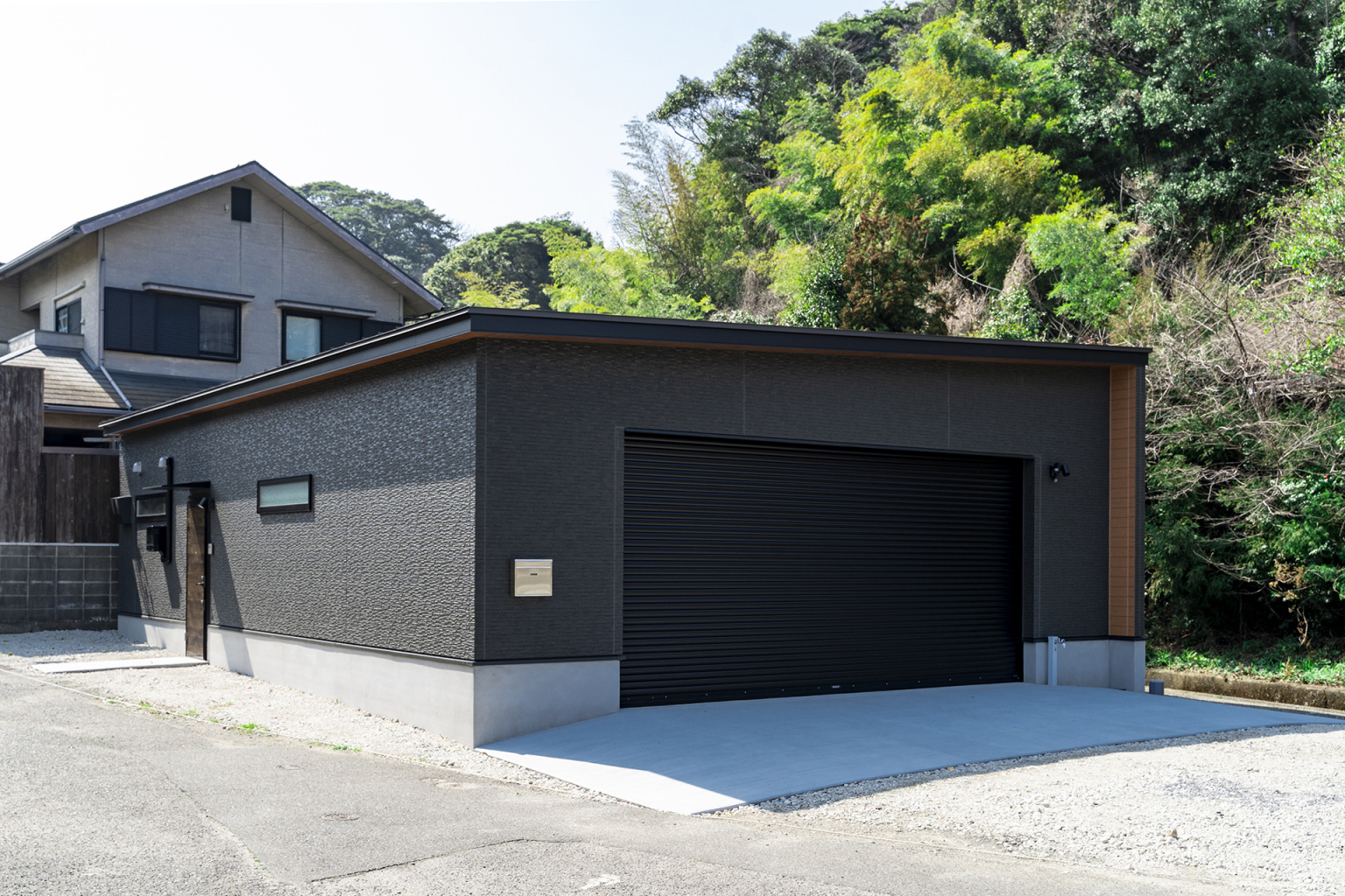 ５ｍを超える電動シャッターを設置