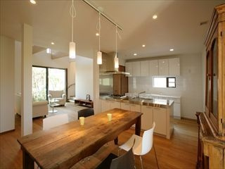 ヴィンテージ家具とモダンスタイル（LDK）