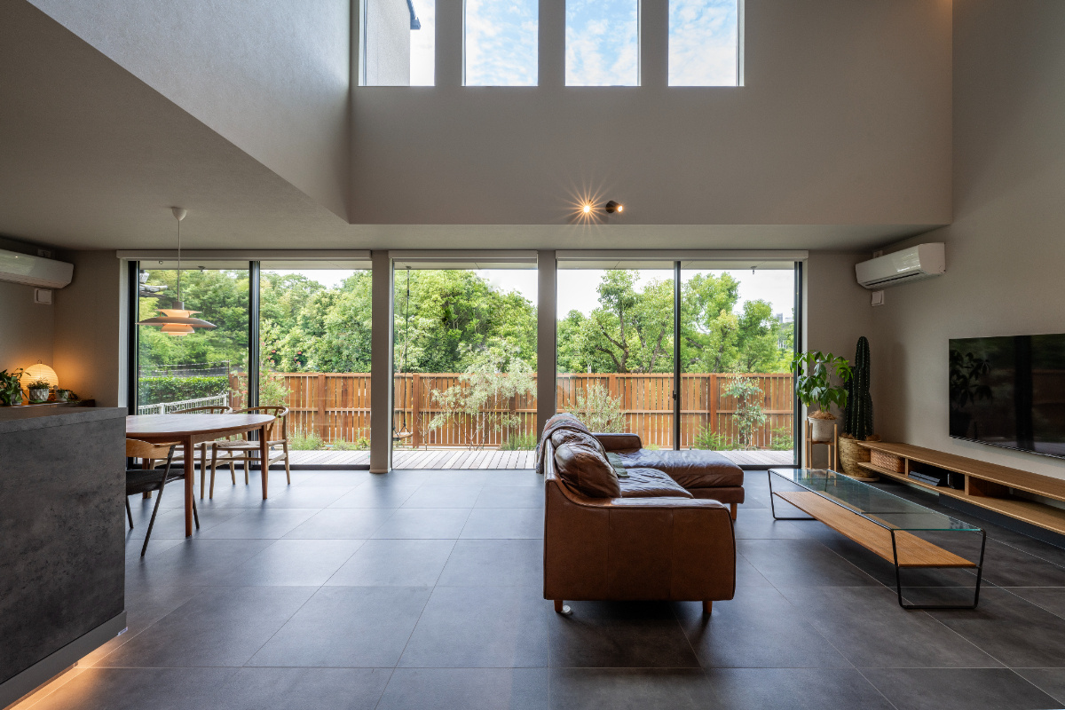 【神戸】大開口×吹き抜け　庭に広がるリビング