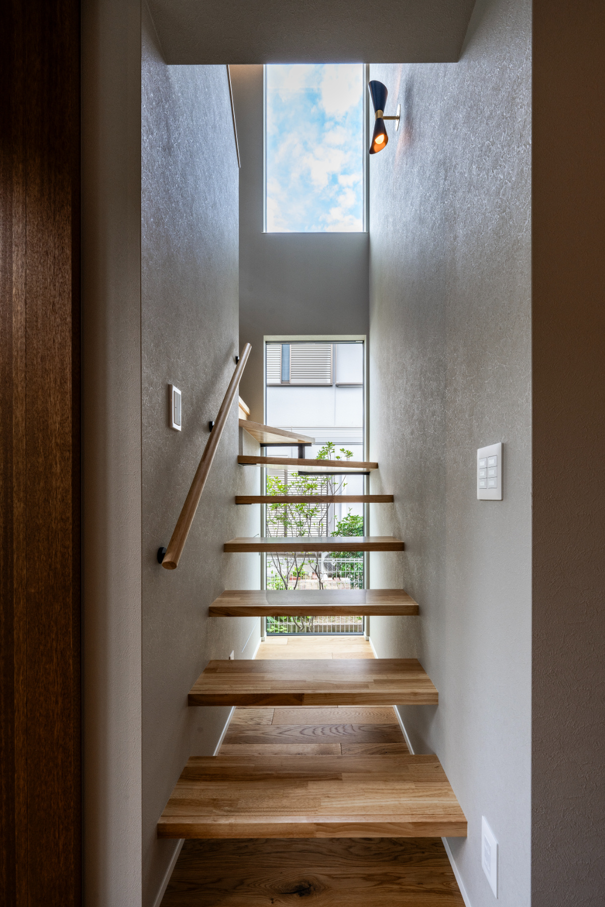 【神戸】スケルトン階段で抜け感を演出