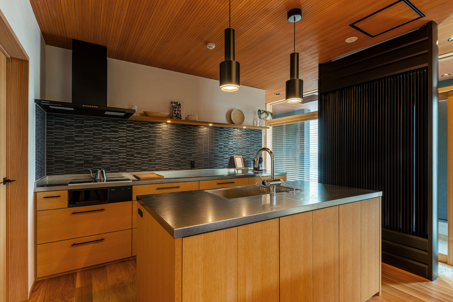 収納力と作業性を両立したオリジナルキッチン