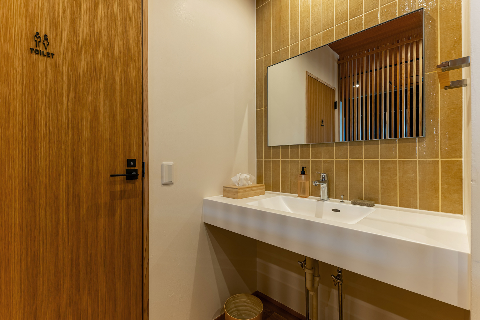 タイルがアクセントの洗面スペース