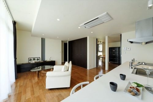 大開口で明るいリビング