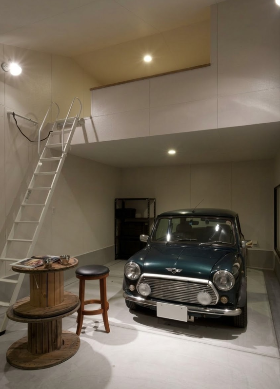 ロフト付きのガレージスペース