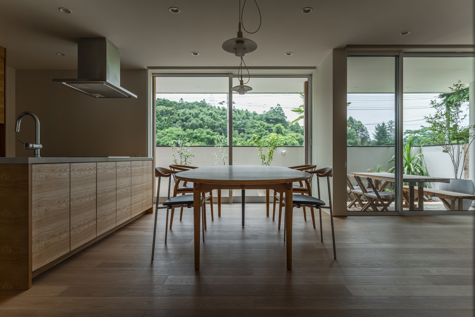 集う人との時間を大切にするダイニング