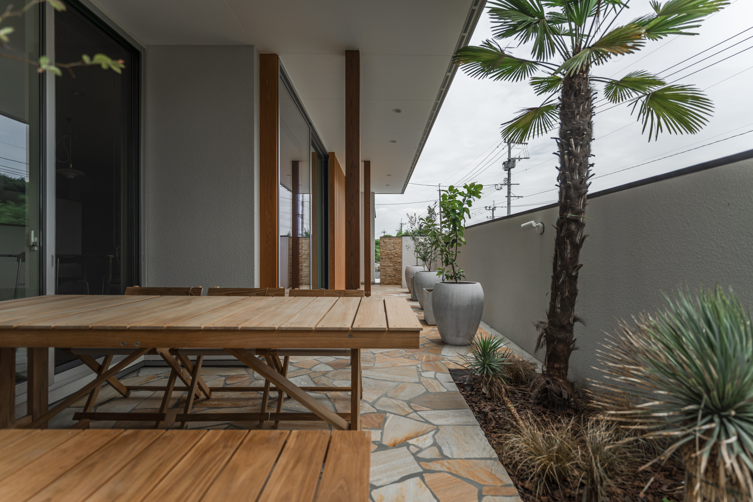 木質とのバランスを考えたお庭