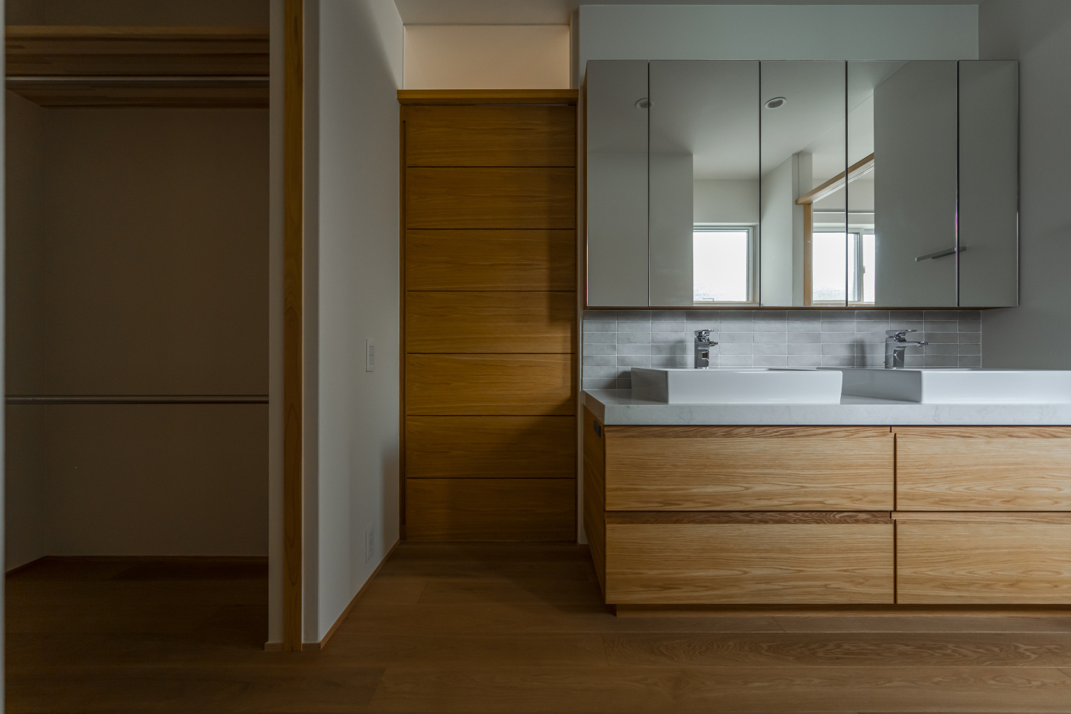 落ち着いた洗面室