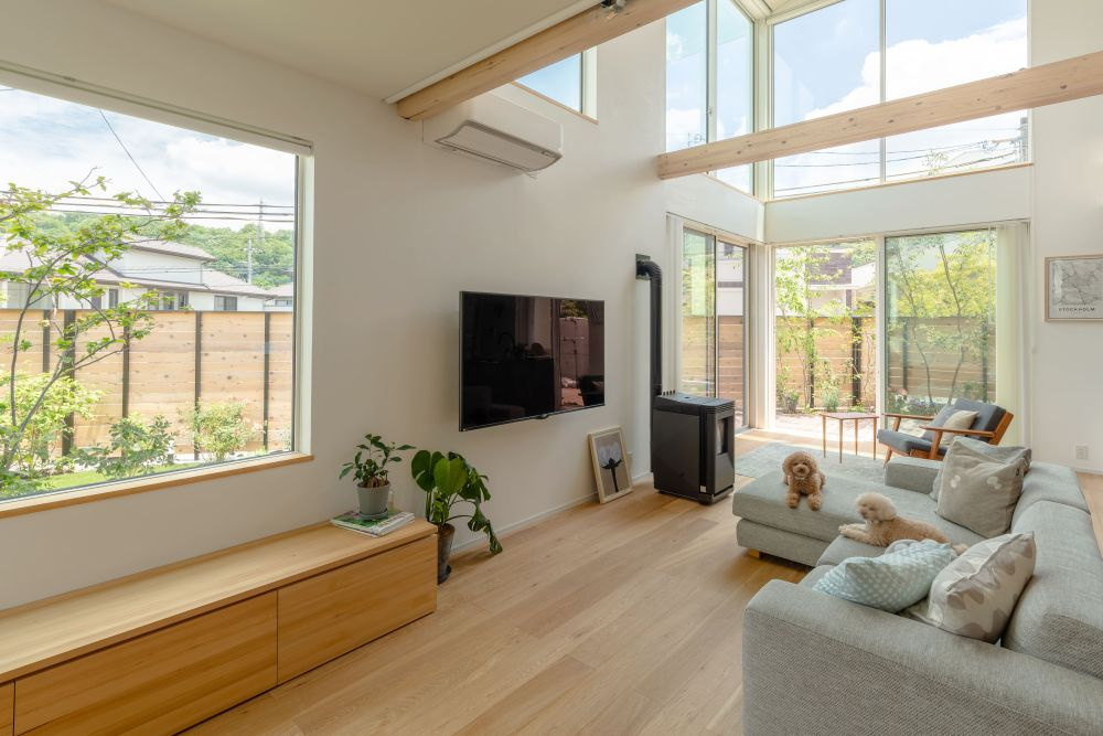 重量木骨ならではの大空間で中庭との繋がりを楽しむ家｜木造住宅×アウトドアリビング×おしゃれな家