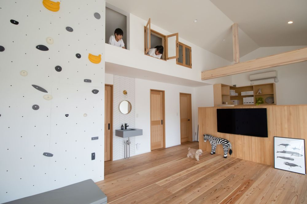 重量木骨ならではの大空間で中庭との繋がりを楽しむ家｜木造住宅×アウトドアリビング×おしゃれな家