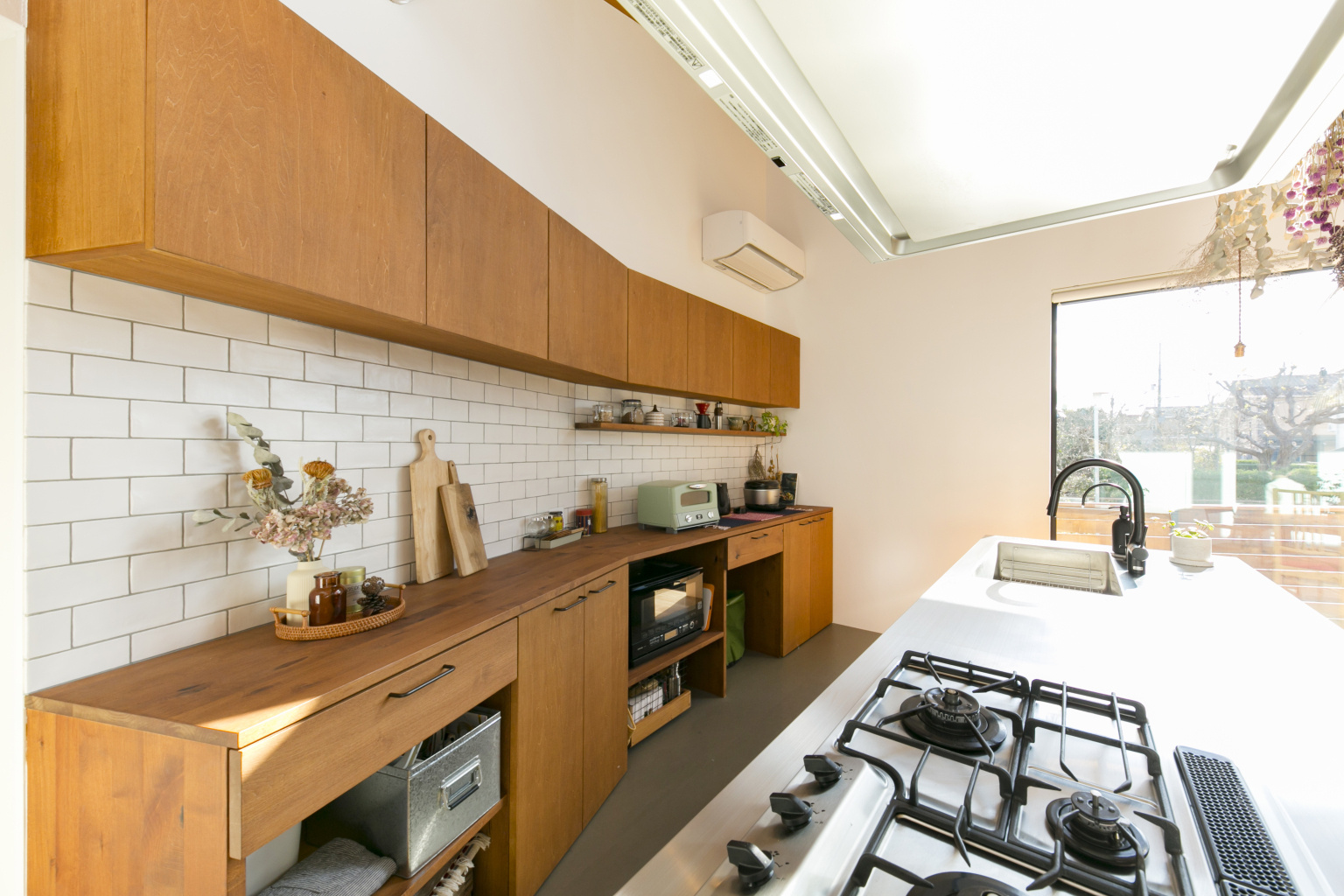 広い土間と中庭で繋がりを楽しむ平屋の暮らし｜木造住宅×アウトドアリビング×おしゃれな家