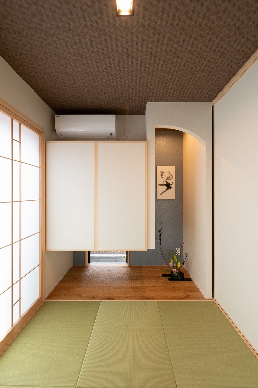 シンプルで洗練された美しいデザインの和室。