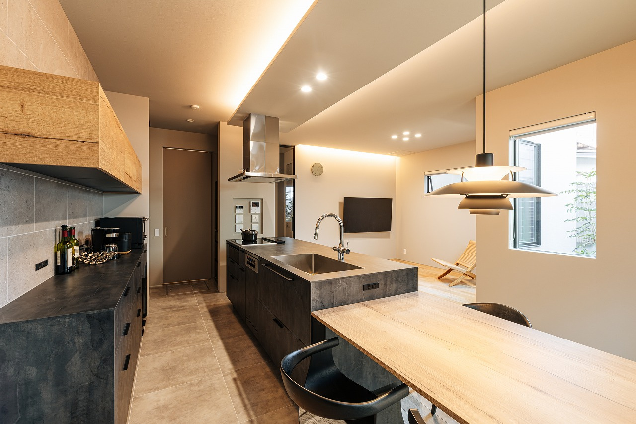 アイランドスタイルのキッチンエリア