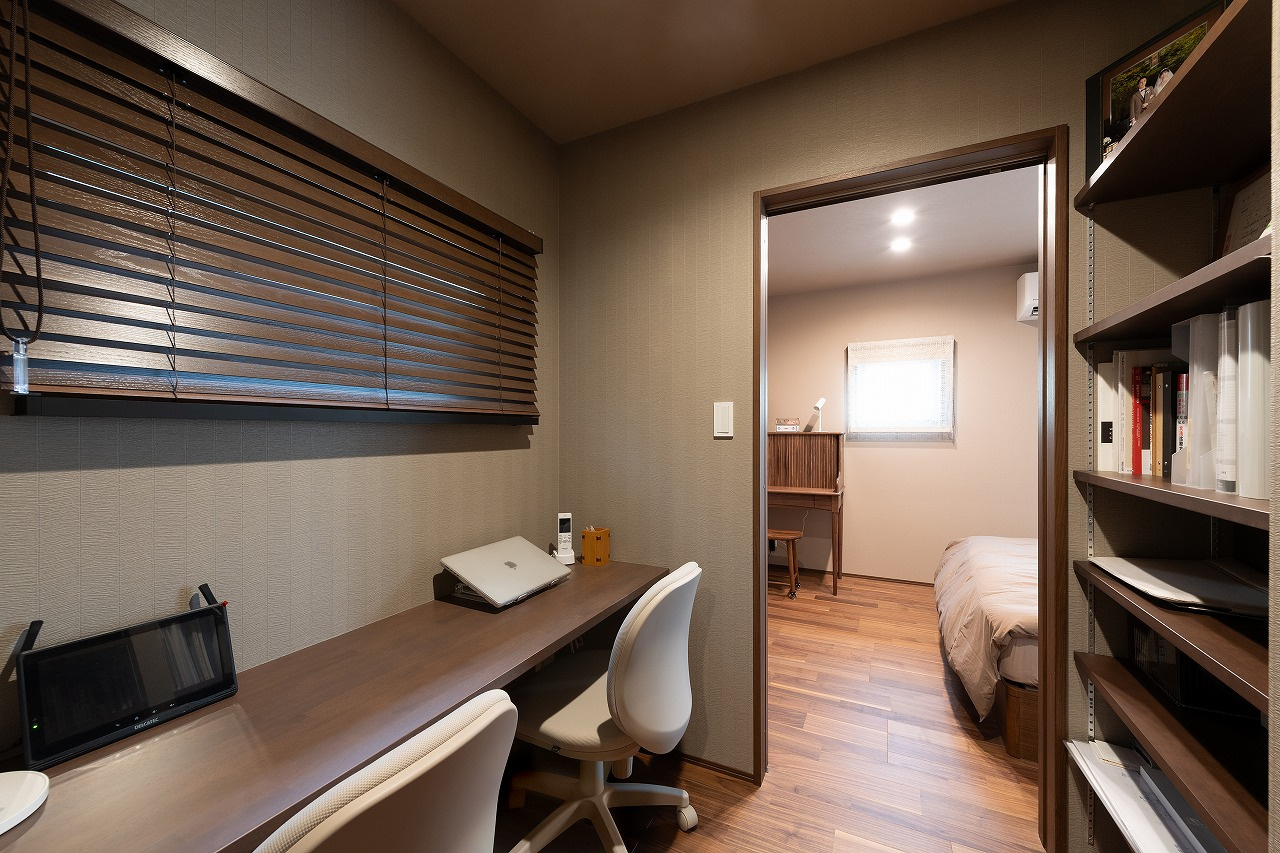 並んで作業ができる書斎