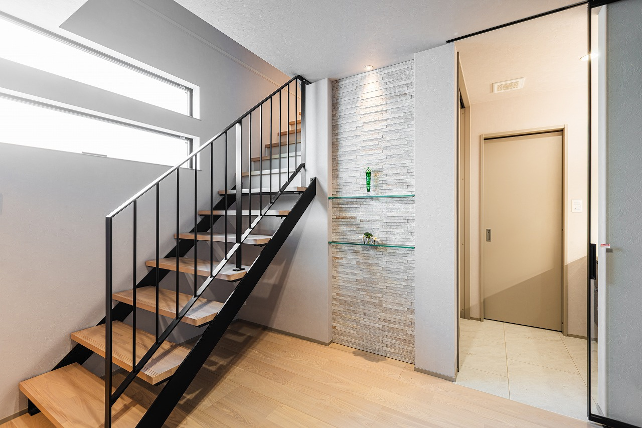 玄関ホールからつながる水まわり