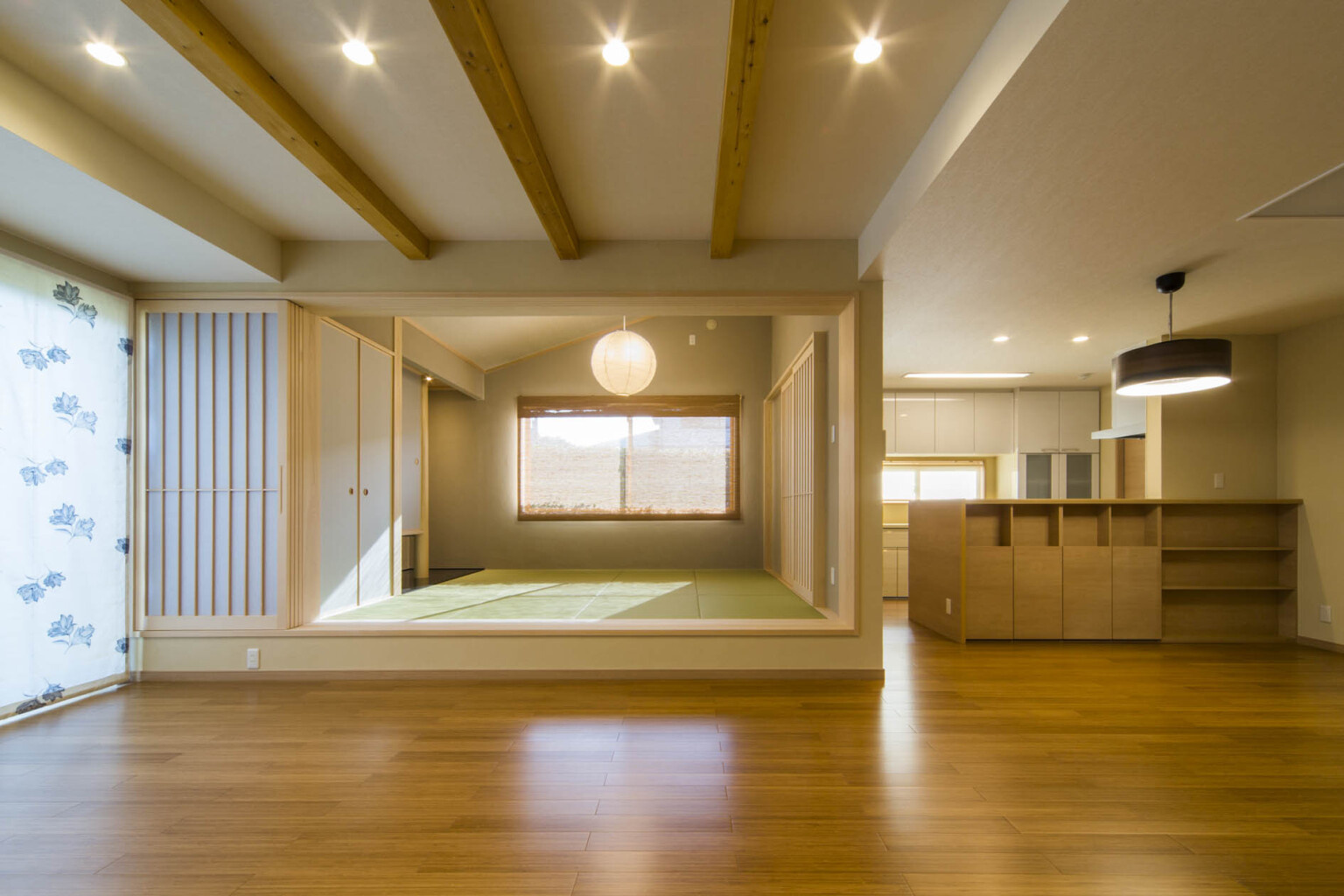 33帖ものLDK+和室のダイナミックな空間