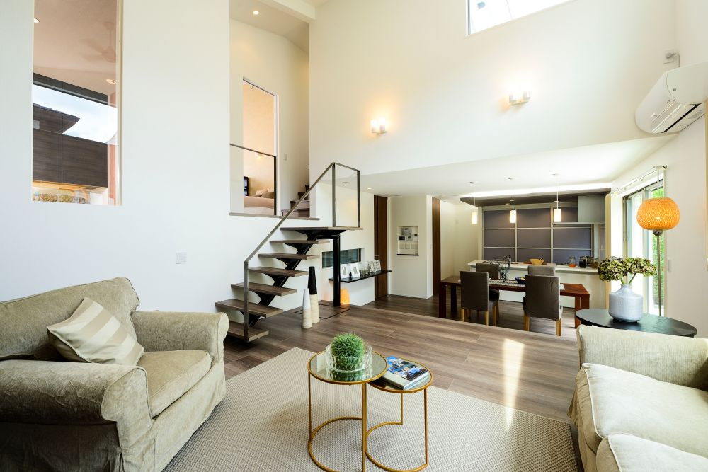 リビングからダイニングキッチンを眺める