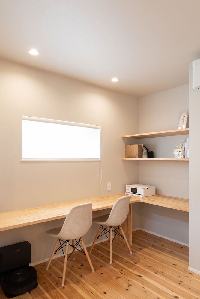 吹抜けからの光が心地よい、木のぬくもりを感じる住まい｜吹抜け×リビング階段