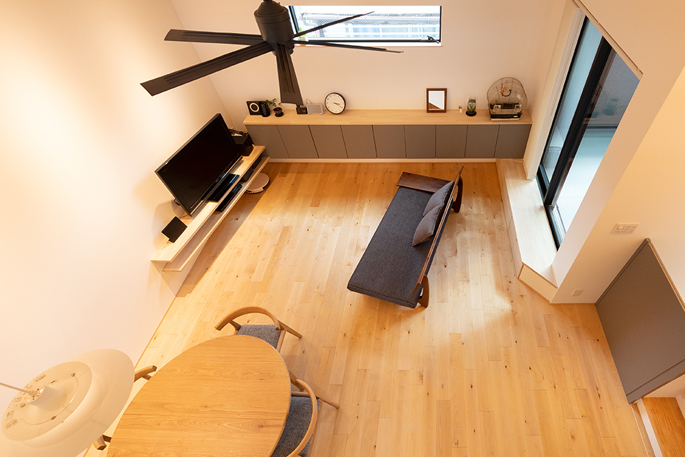 住み心地にこだわった『空気のバリアフリー』の家｜おしゃれ×半ビルトインガレージ×アウトドアリビング