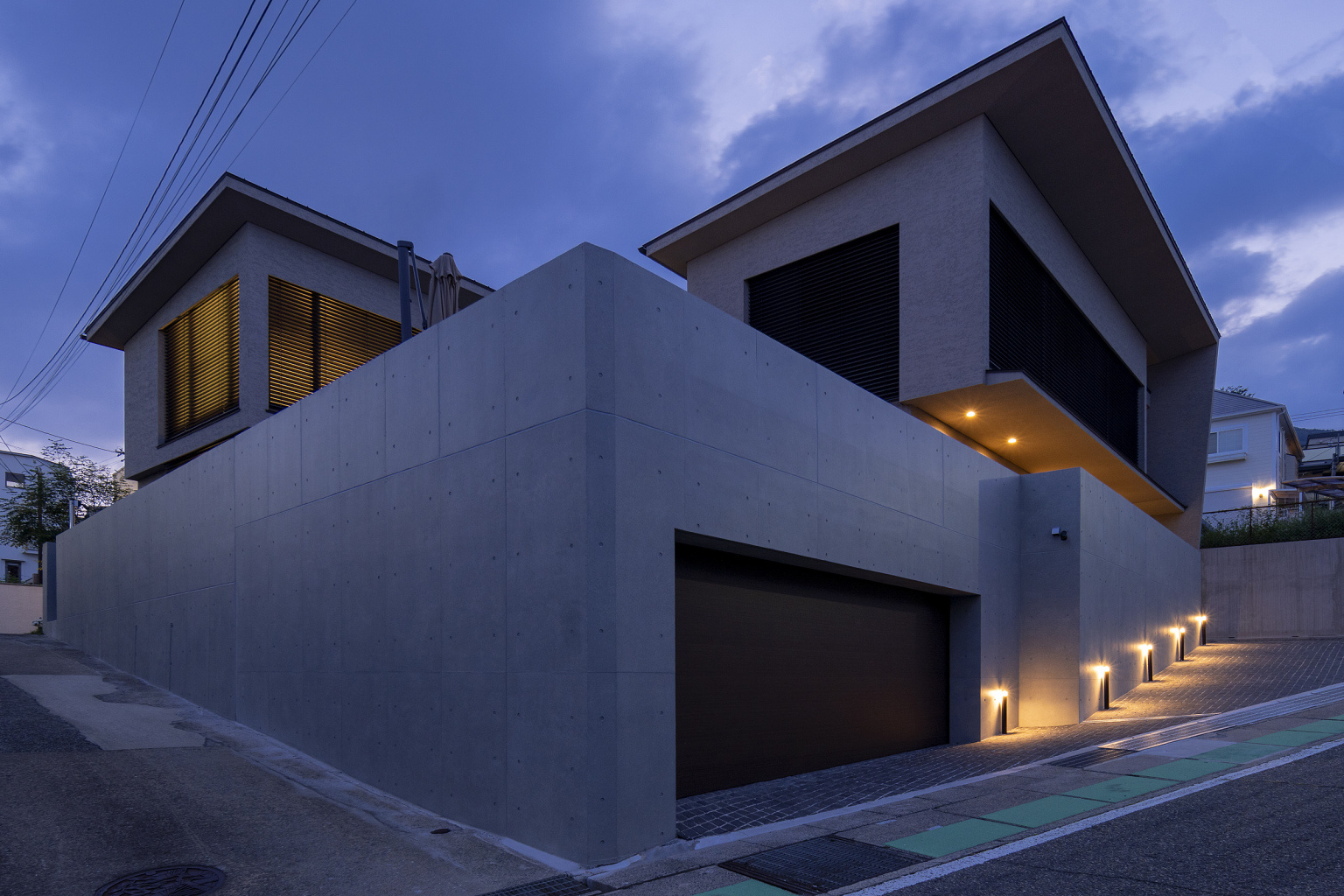 直線が生む落ち着きと品格の佇まい