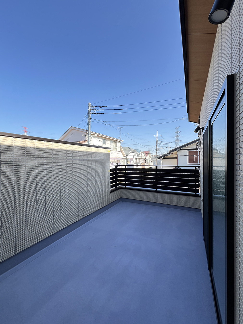 広いバルコニーはゴルフの練習スペース