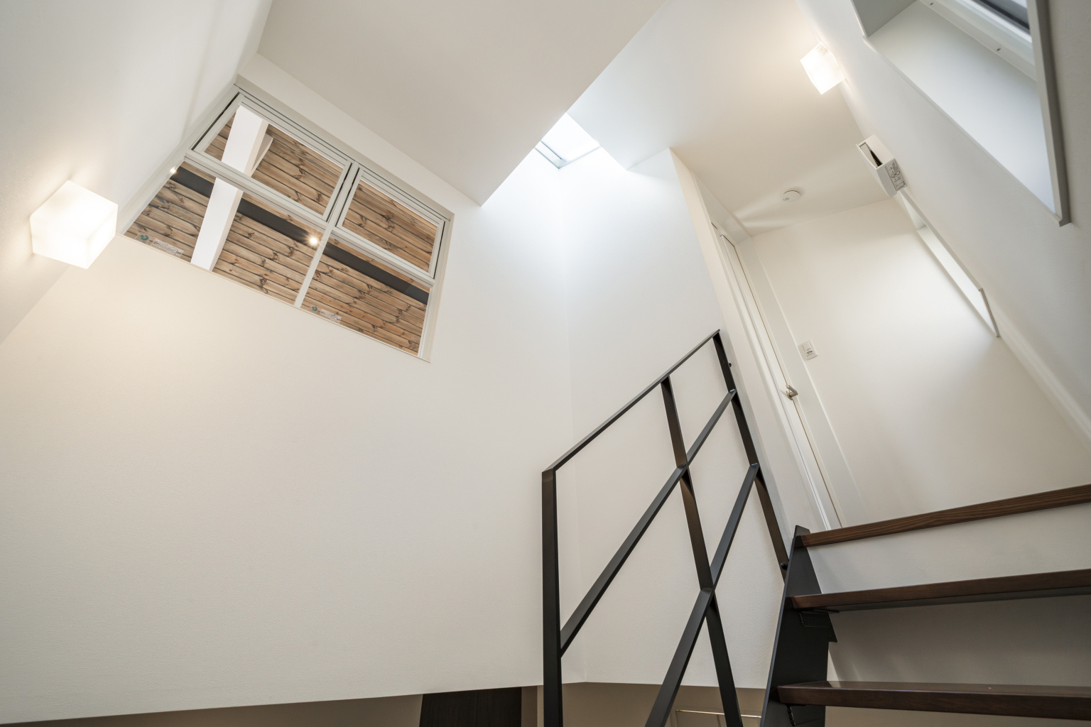 明るい階段ホール