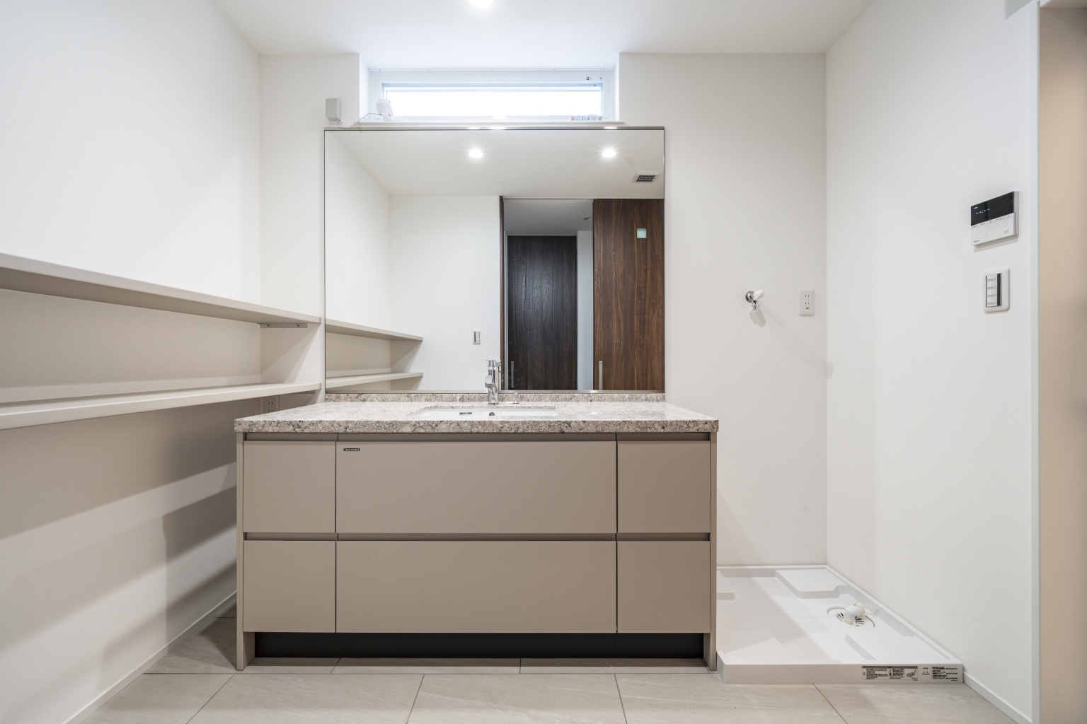 ゆとりある広さの洗面脱衣室