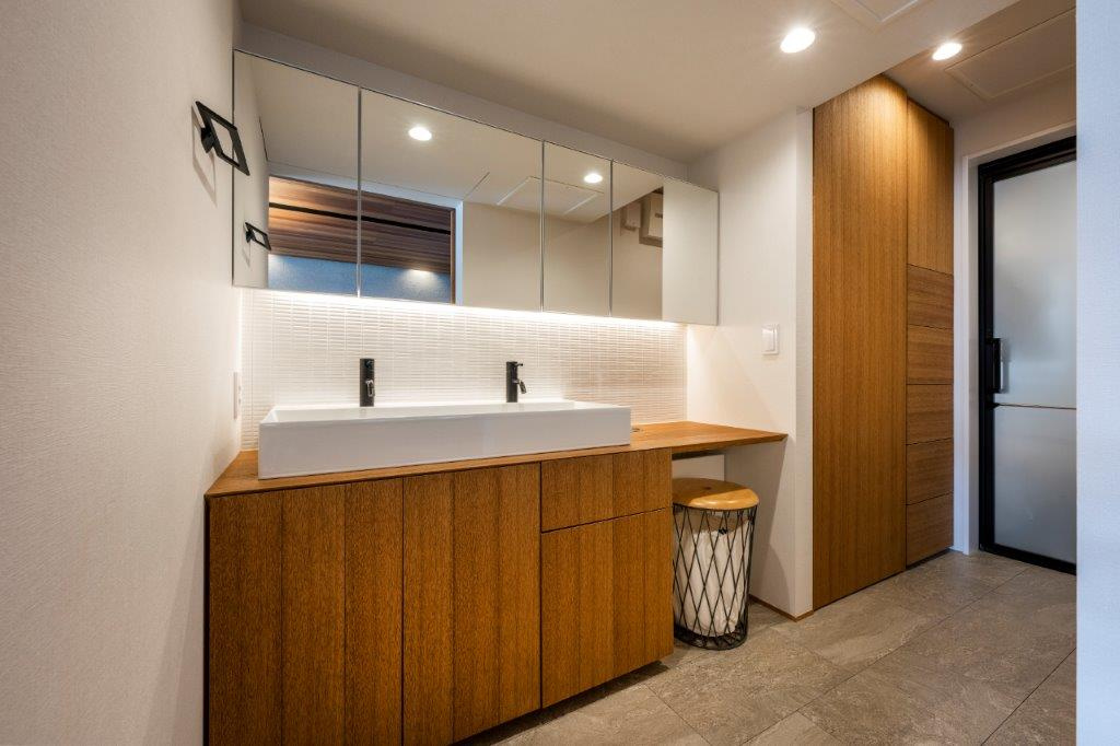 【神戸】ゆったりとしたダブルボウル洗面