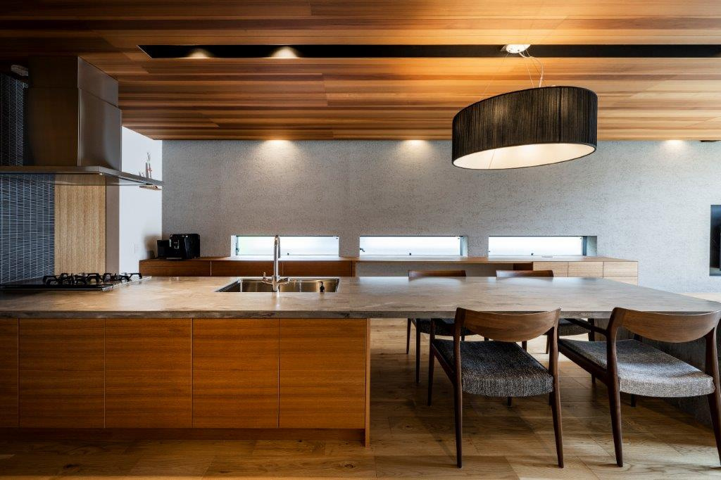 【神戸】ダイニングテーブルと一体型のオーダーキッチン