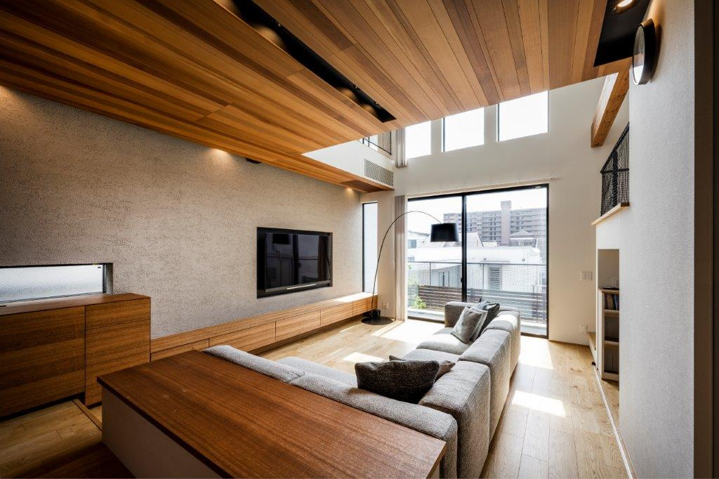 【神戸】スキップフロアで区切った吹き抜けのあるLDK