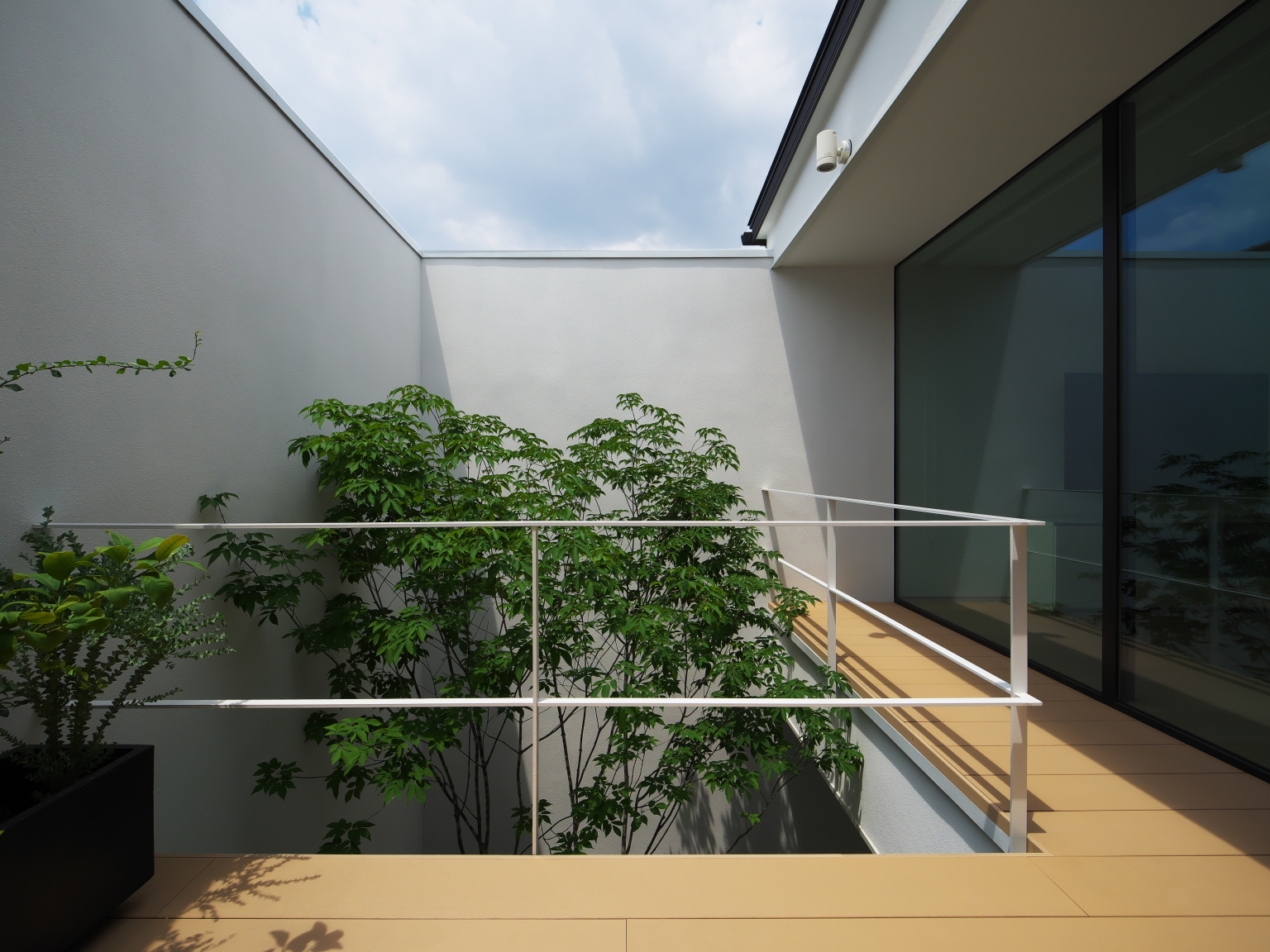 プライベートを確保できるベランダ