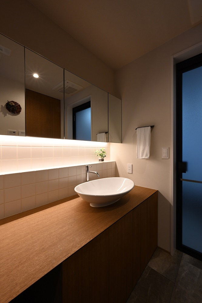 【大阪】ホテルライクな雰囲気の造作洗面台