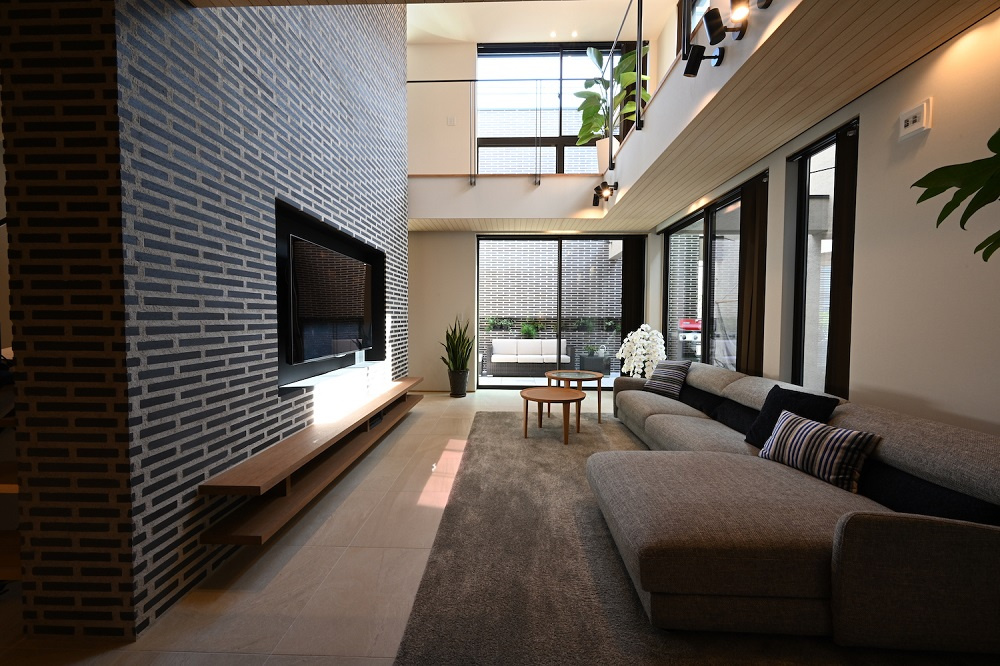 【大阪】吹き抜けが心地よいリビング