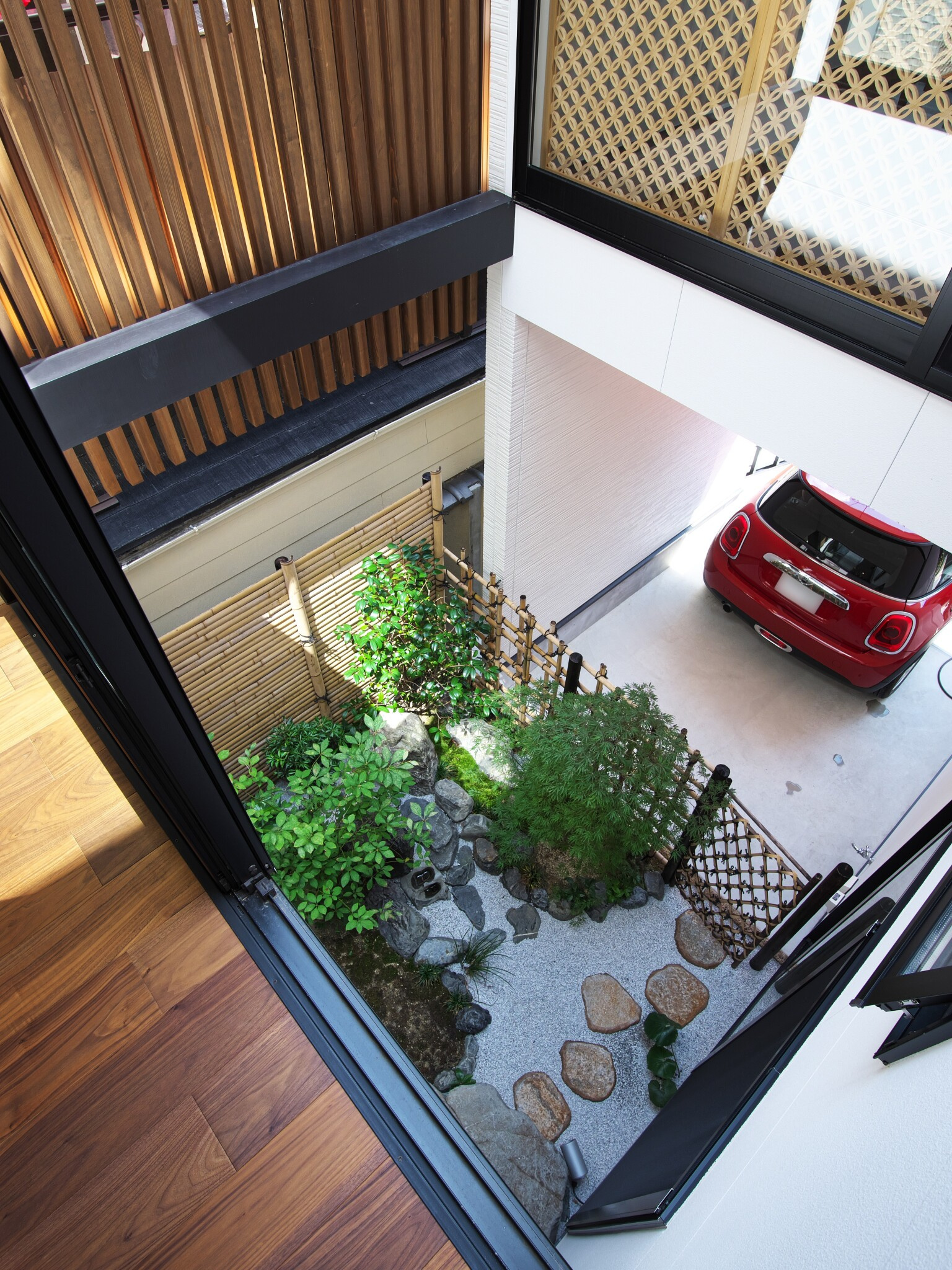 光の通り道である中庭