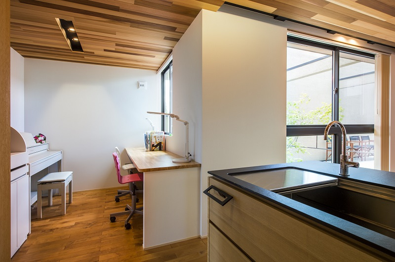 【西宮】キッチンに続くスタディースペース