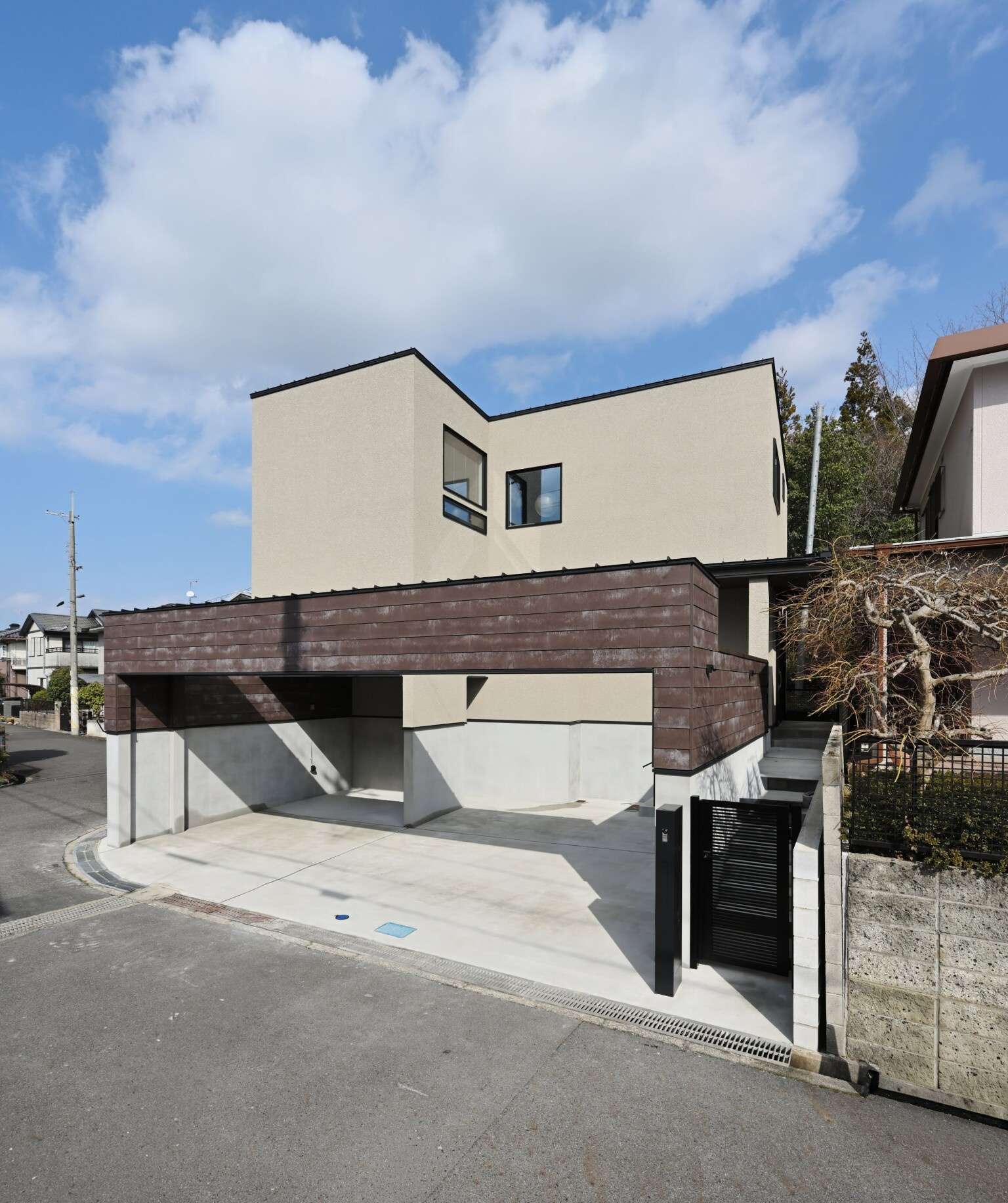 風景を取り込む高台の家