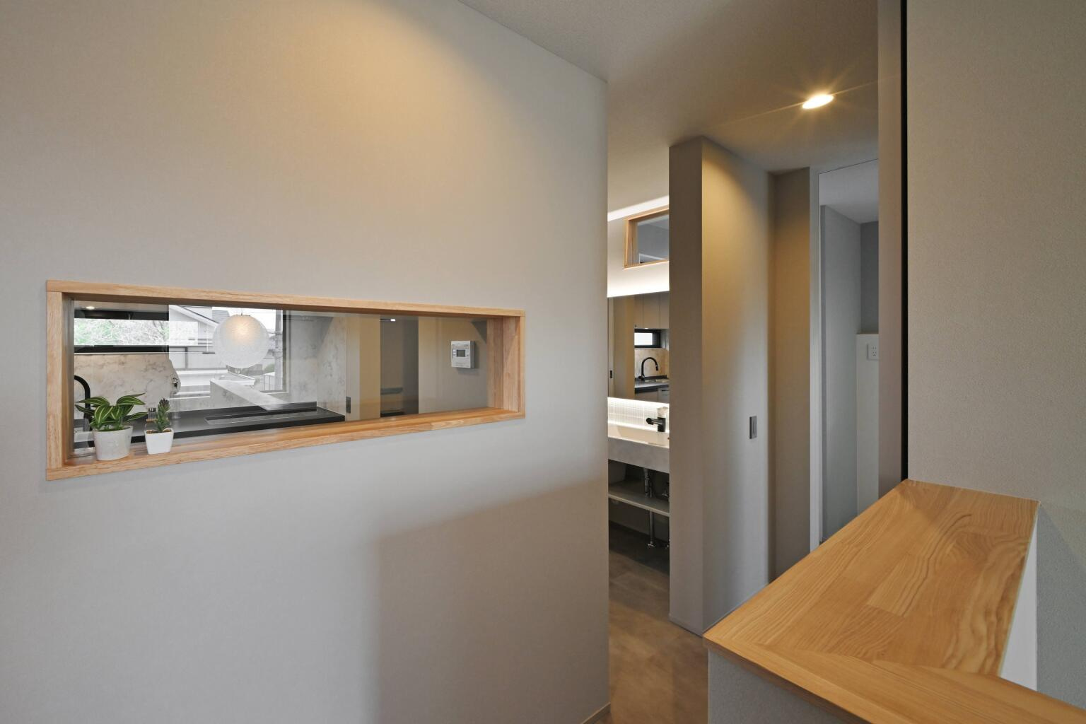 光を取り込む室内窓