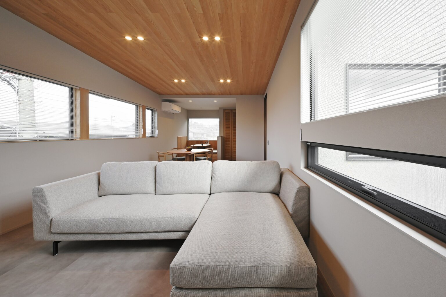 お洒落な羽目板天井