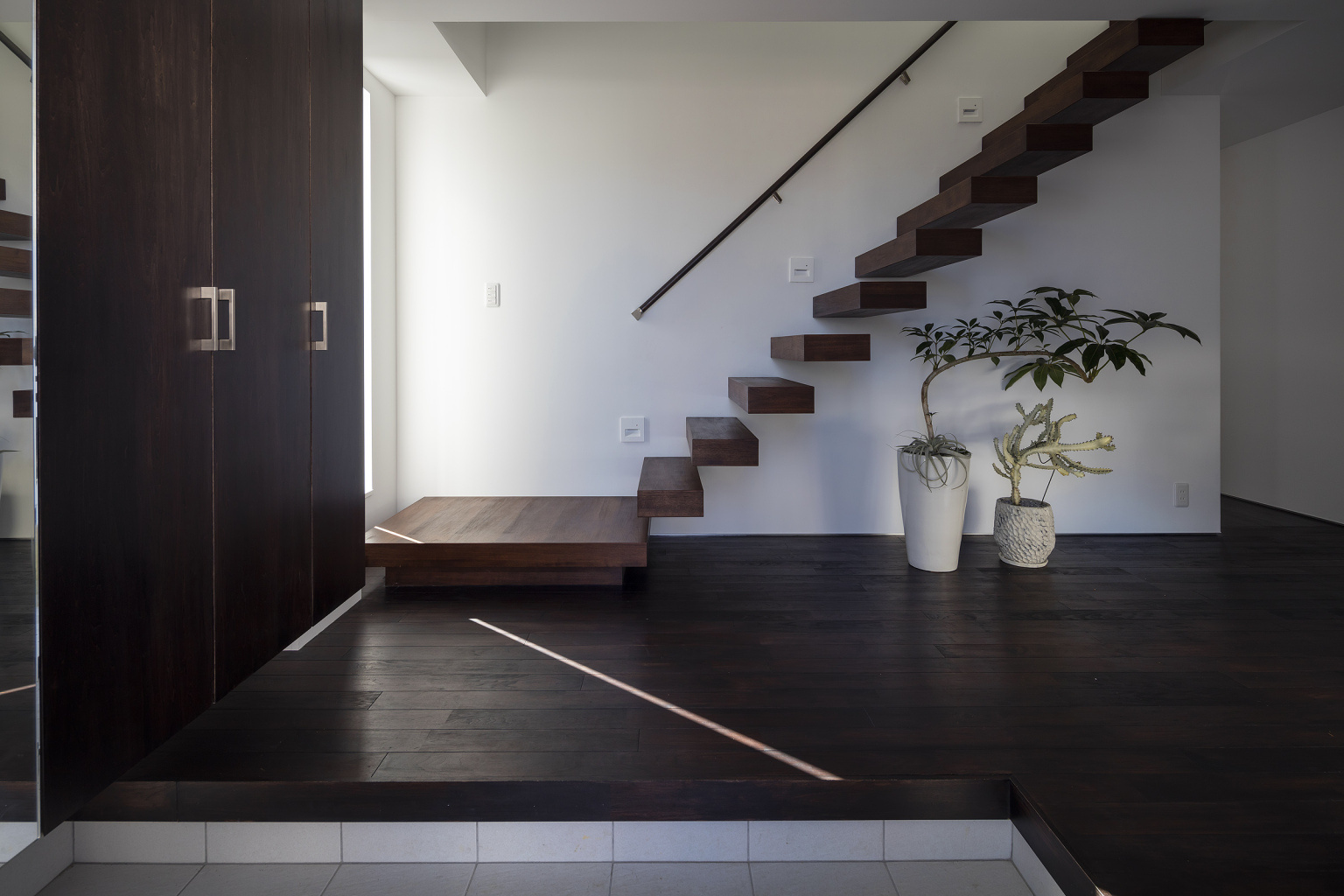 落ち着いた玄関