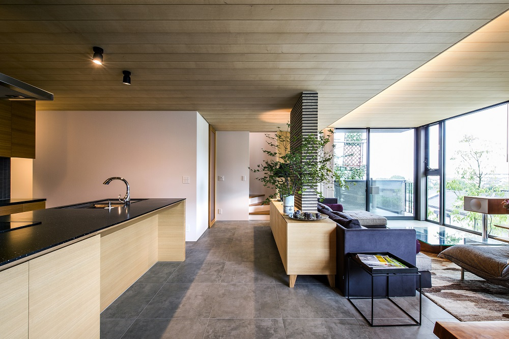 【神戸】造作のキャビネットやテレビボードのあるLDK