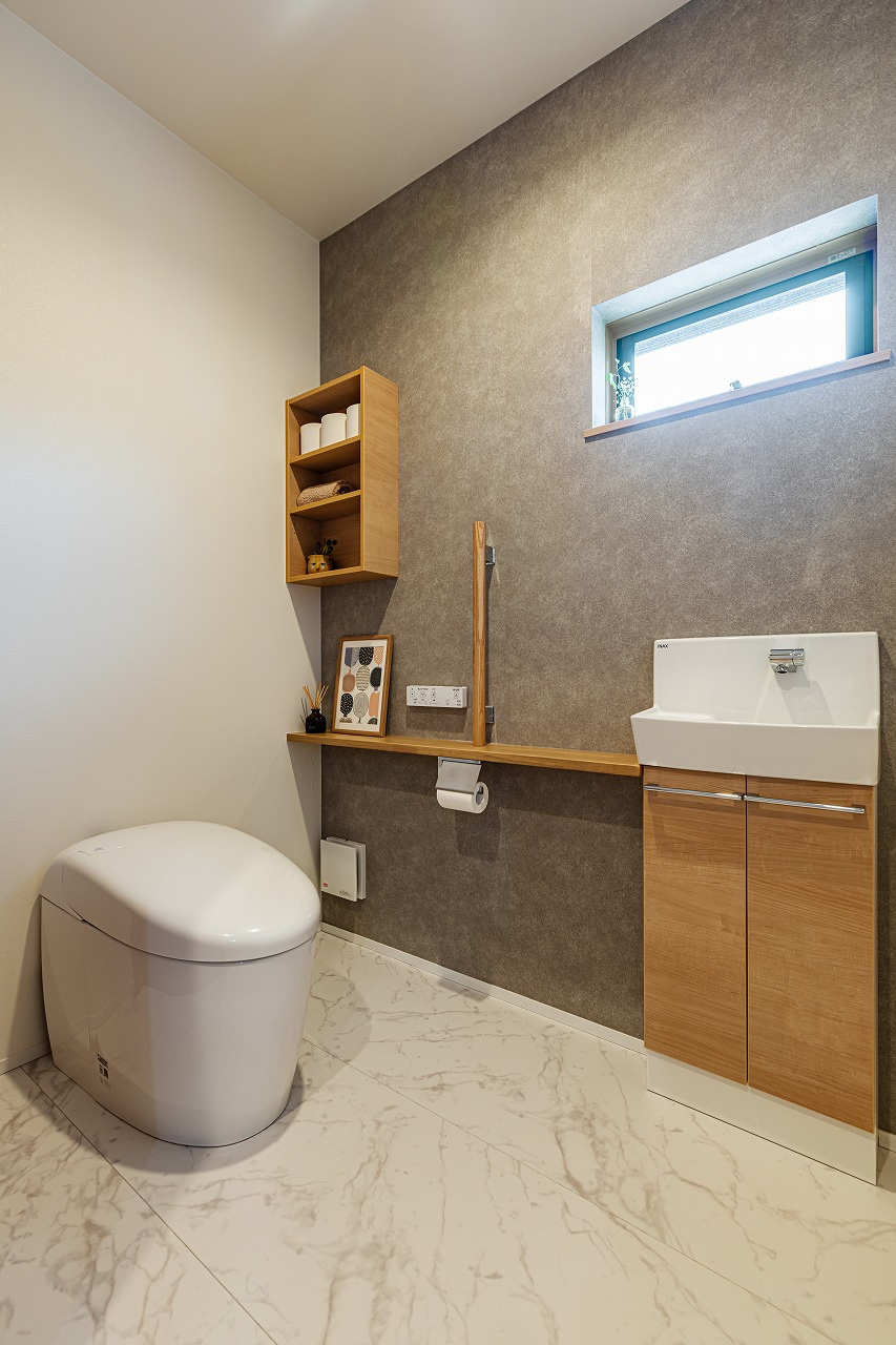 水平ラインが美しい、凛と佇む平屋｜中庭のある家×平屋