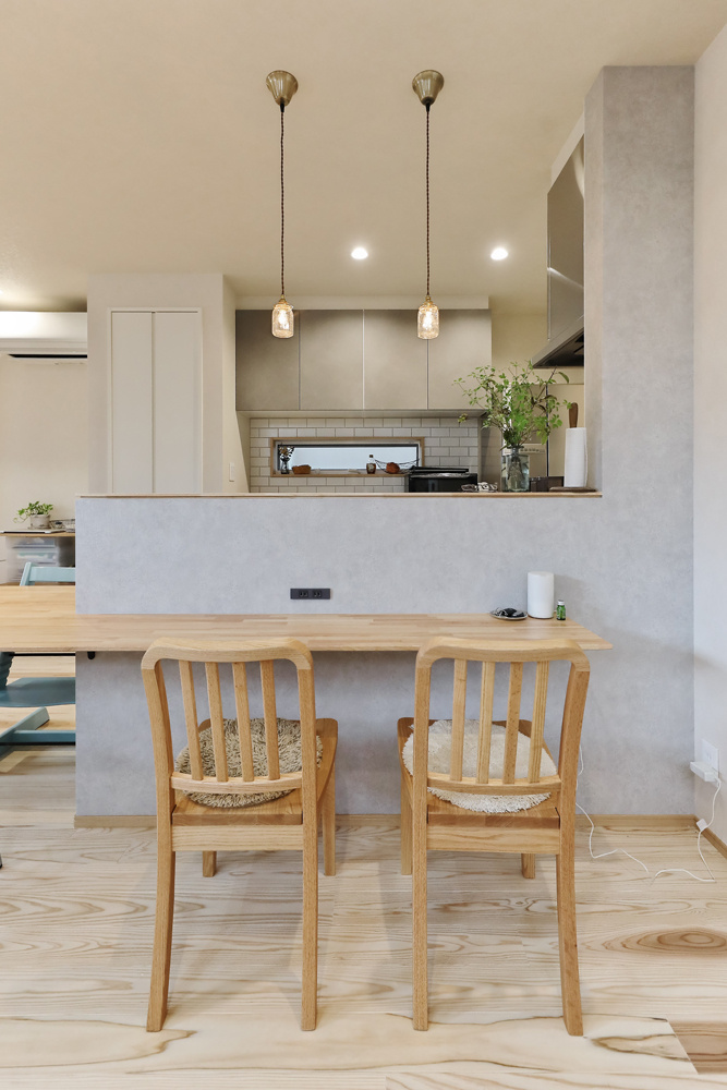 やわらかな光に包まれた、大きな吹抜けのある住まい｜吹き抜け×庭のある家